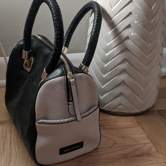 Cole Haan Handbags - Cole Haan convertible black and cream satchel